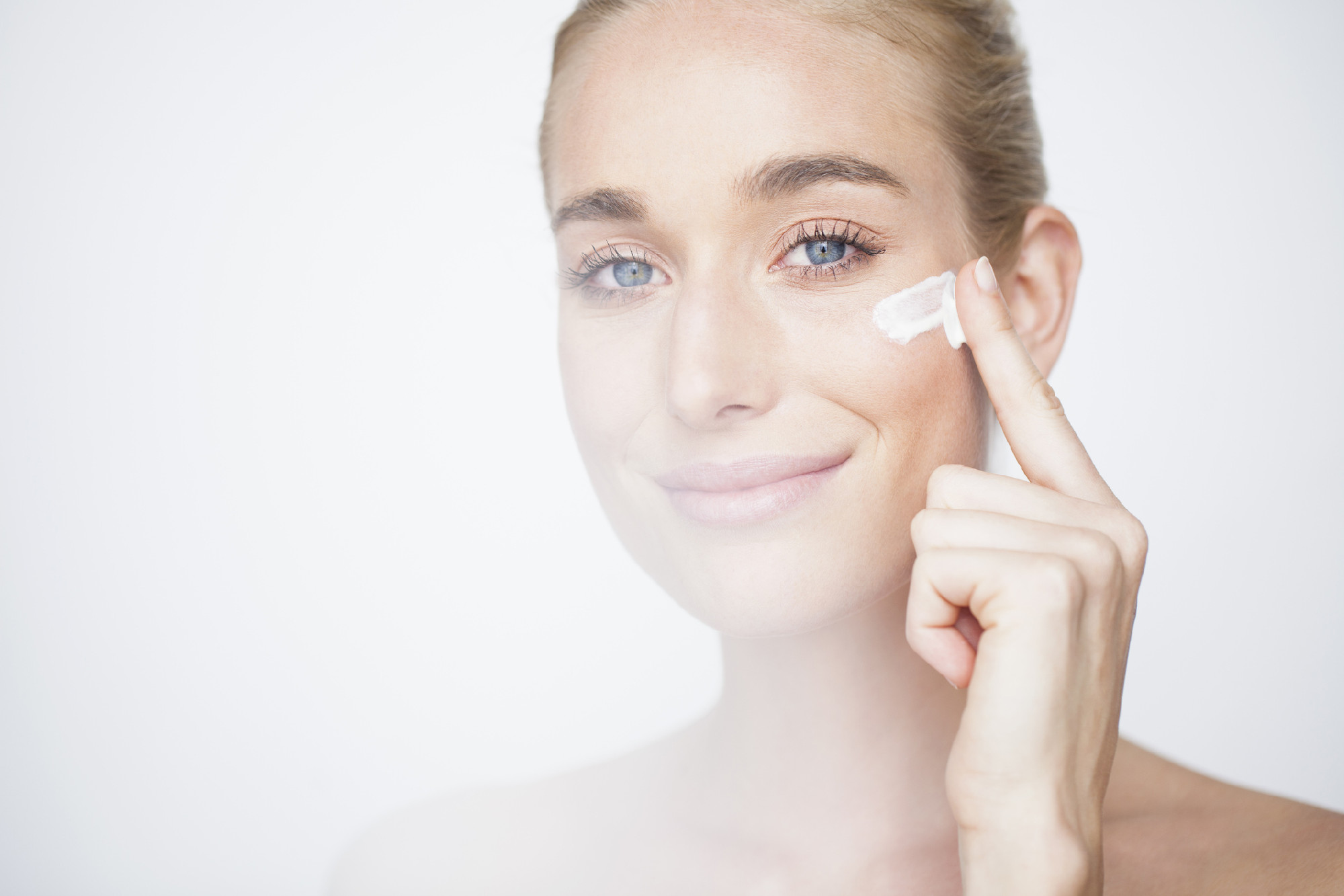 25 egyszerű trükk, ami fokozza az arckrémed hatásosságát