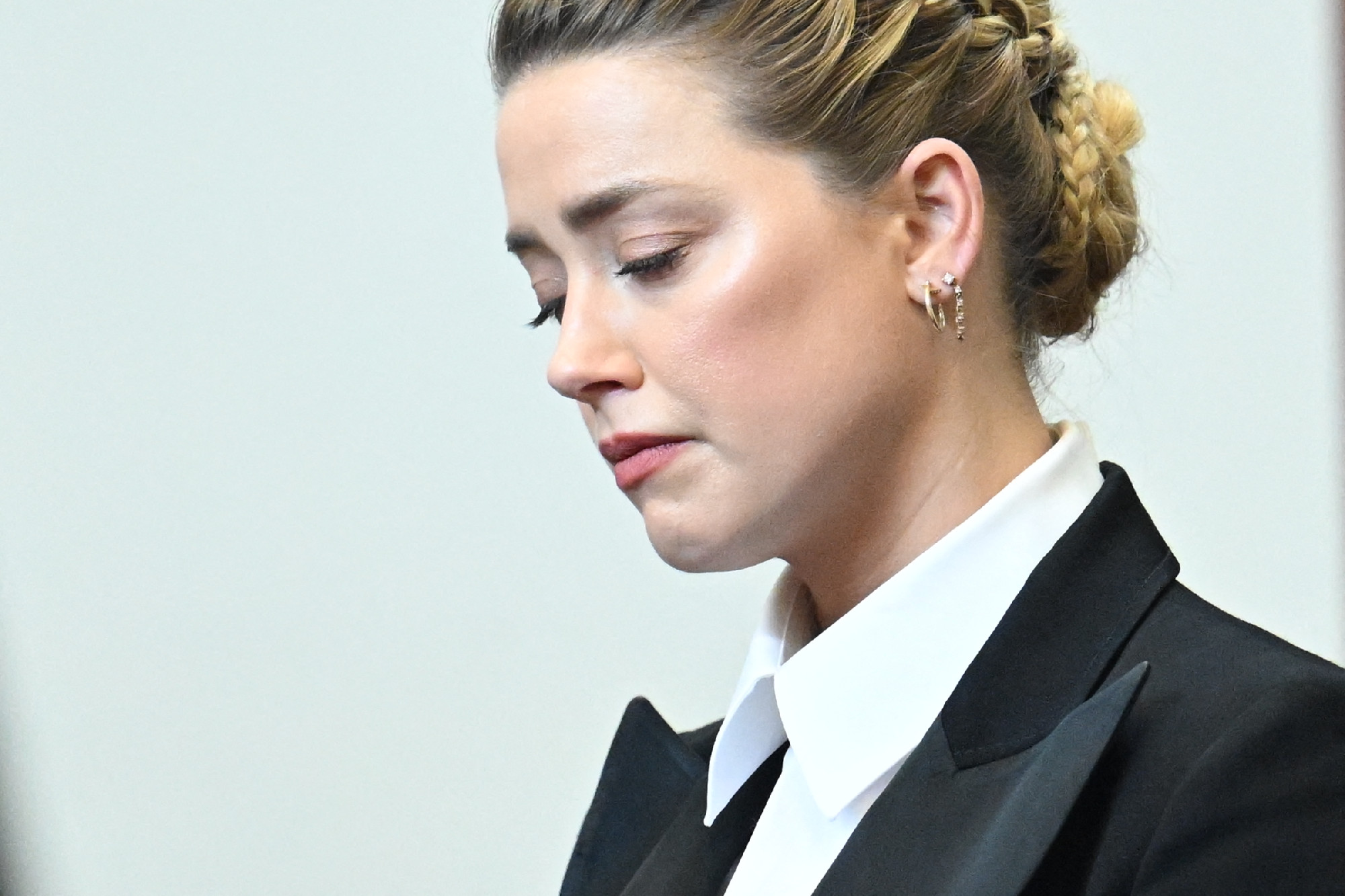  Bajban Johnny Depp? Brutális videót játszottak le a bíróságon, Amber Heard zokogott