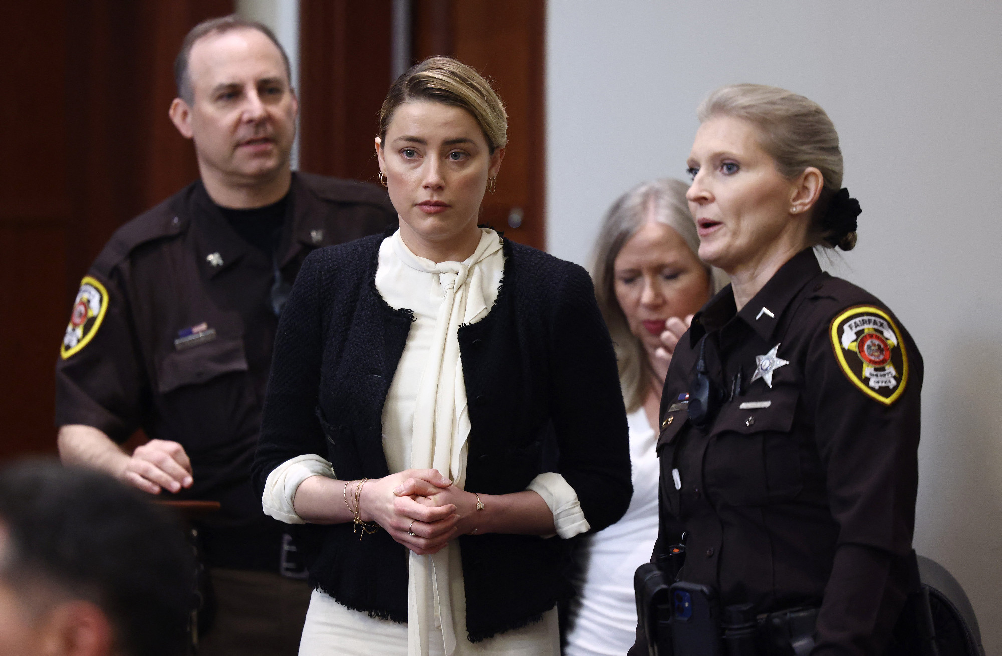  Bajban Johnny Depp? Brutális videót játszottak le a bíróságon, Amber Heard zokogott