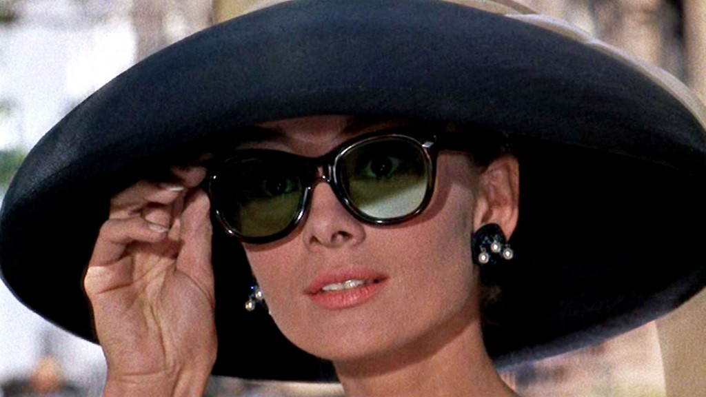 Audrey Hepburn híres napszemüvegét most te is megvásárolhatod