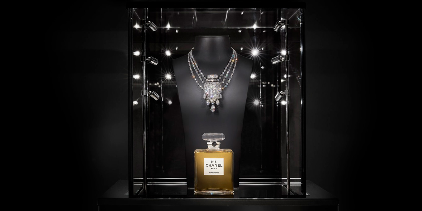 Egyedi ékszerekkel ünnepli százéves parfümjét a Chanel