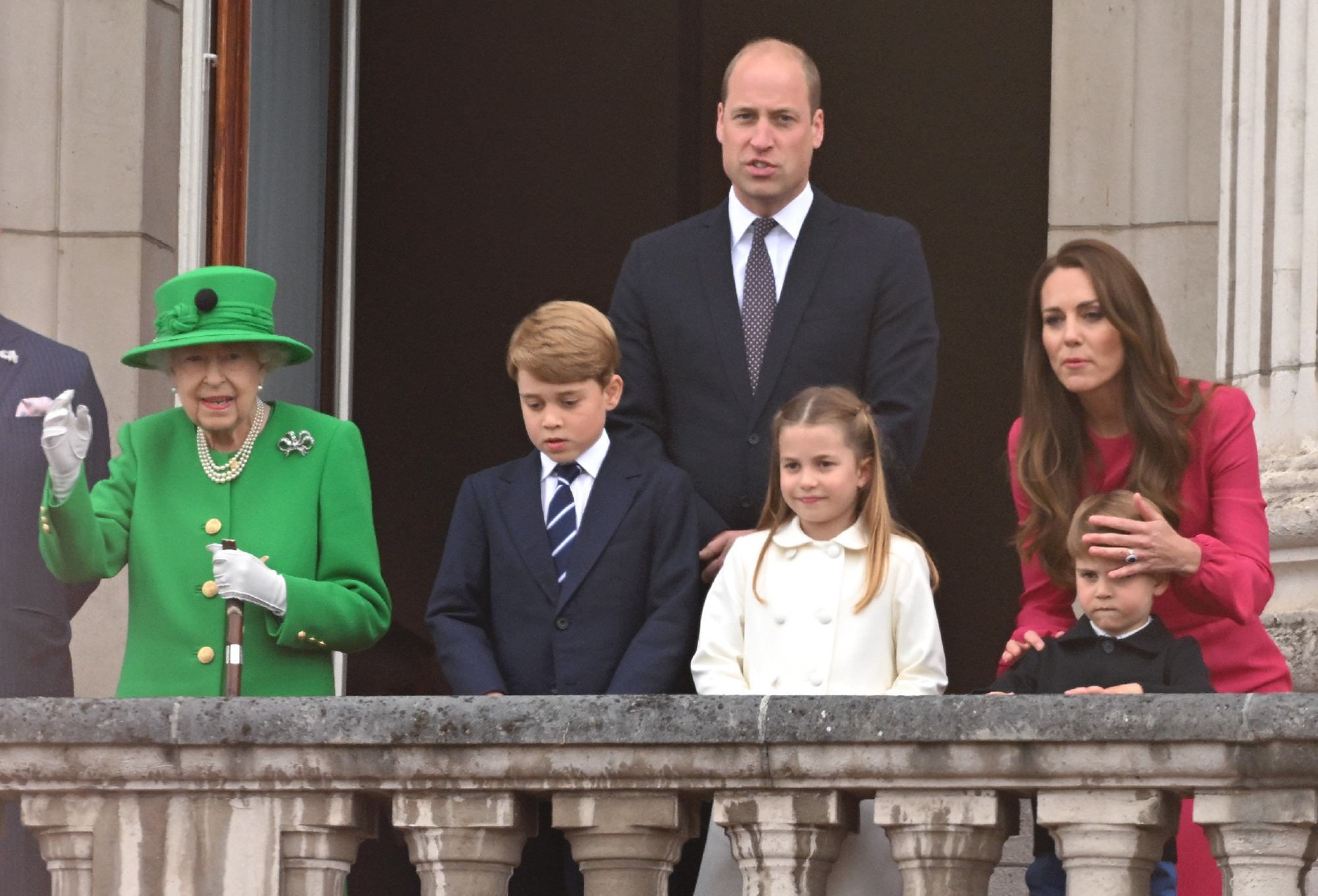 Hihetetlen gesztust tesz Erzsébet királynő Katalin és Vilmos felé
