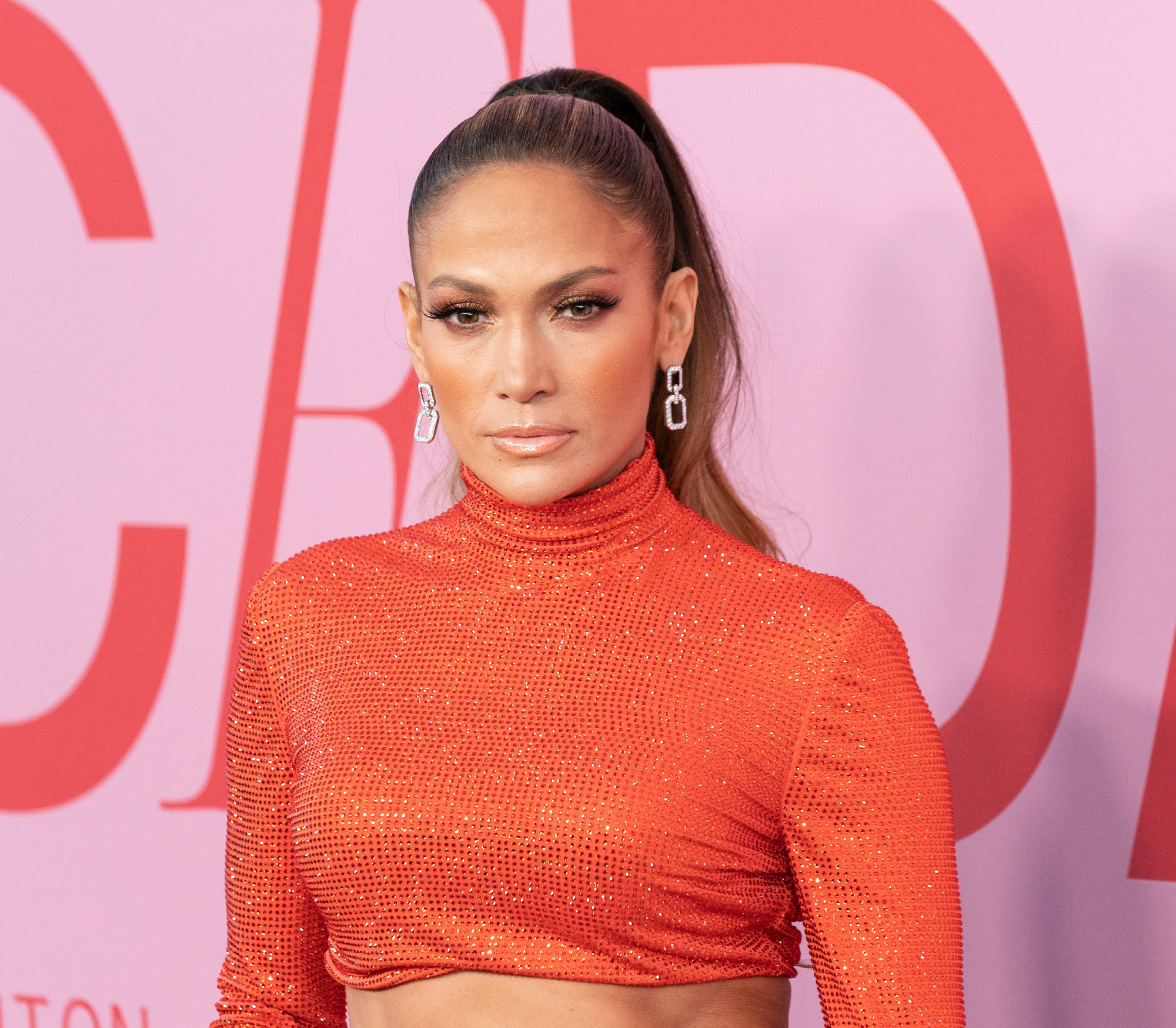 Sokkoló vallomás: Jennifer Lopezt és testvérét gyermekként rendszeresen verte az anyja
