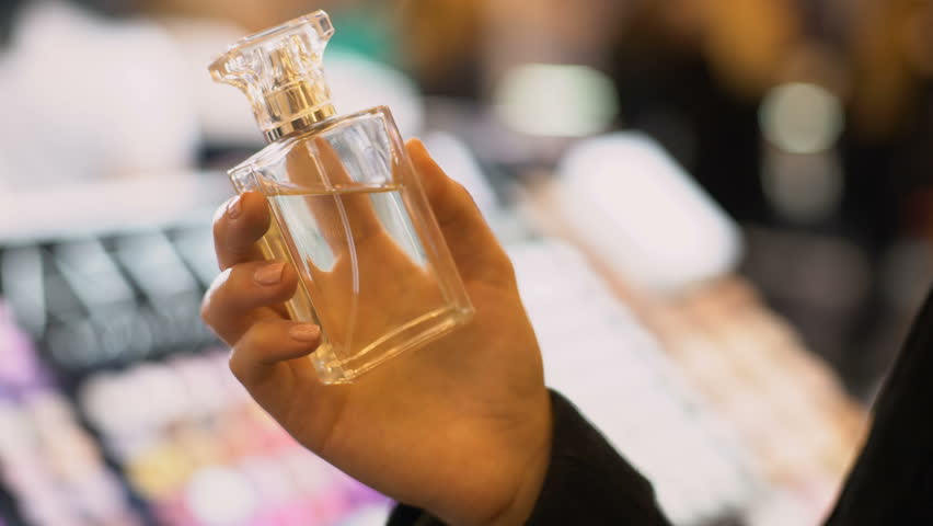 Öt módszer, amivel ellenőrizheted, hogy eredeti-e a parfümöd