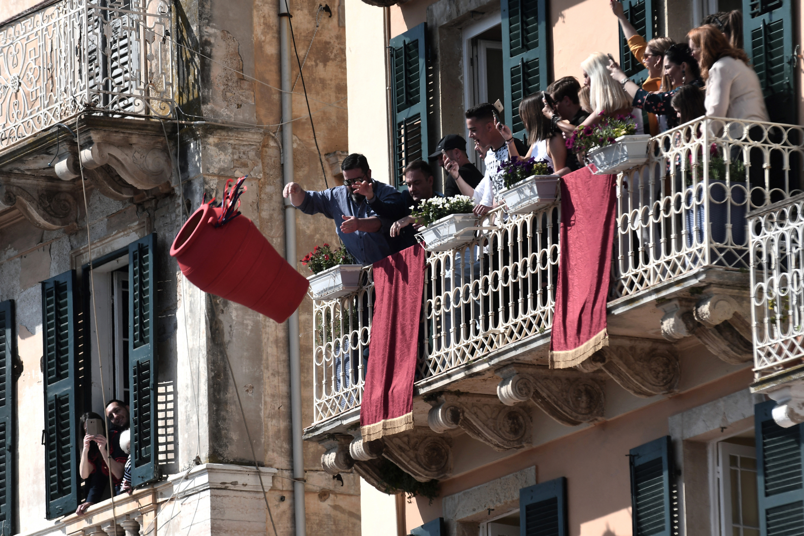 Korfu, húsvéti szokás