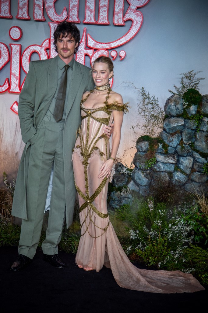 Jacob Elorid És Margot Robbie az Üvöltü szelek filmbemuttóján