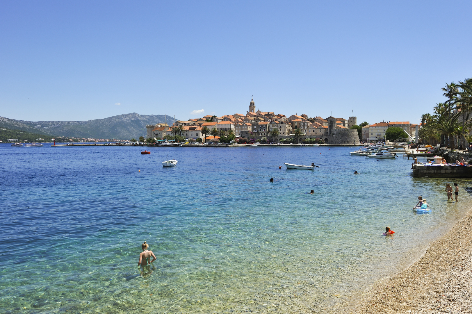 Korcula, Horvátország, tengerpart,