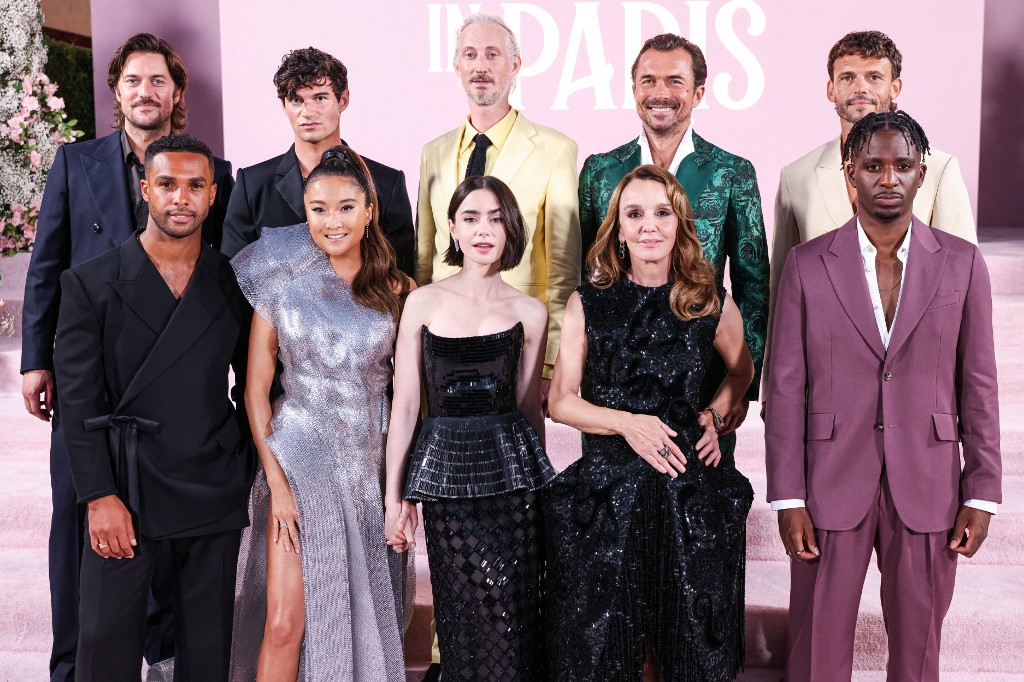 Emily Párizsban stábja