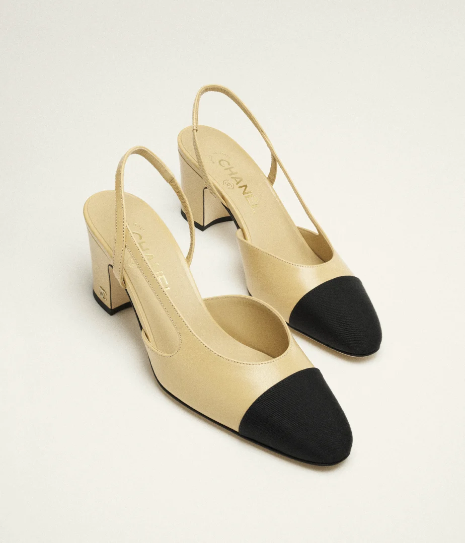 Chanel Slingbacks Beige & Black 933 € (kb. 369 ezer forint)